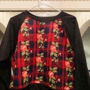 Lioness sweatshirt with flowers M NWOT